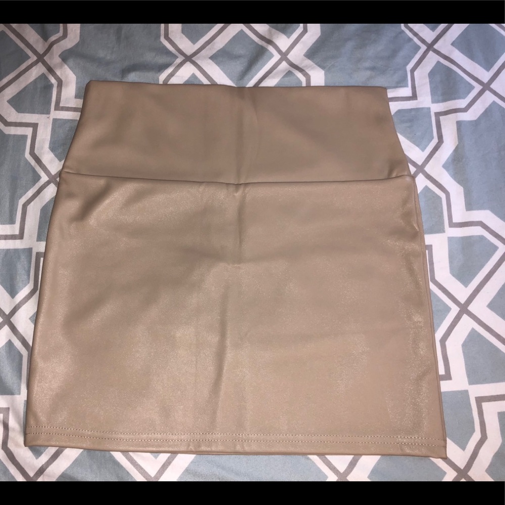 😍 New cute skirt . Mini. Vegan leather. Nude. ❤️